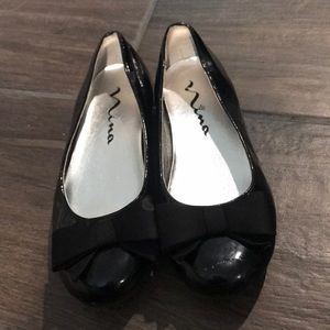 Girls black patent dress shoes